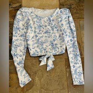 New Antonio Melani Blue Floral feminine stretch crop long sleeve‎ top tie back M